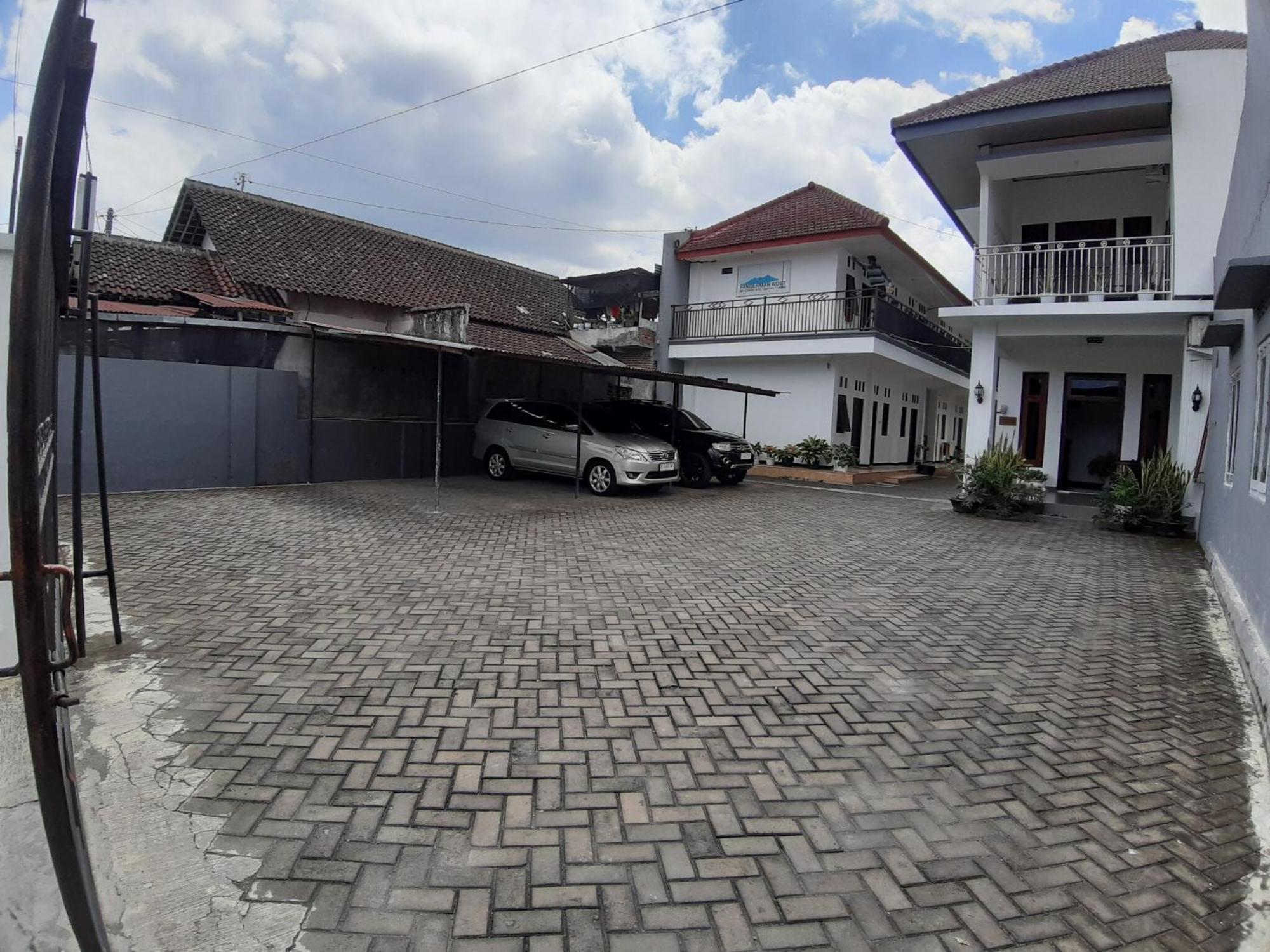 Oyo 2826 Panderman Residence Blitar Exterior foto